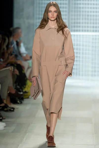 Look 8